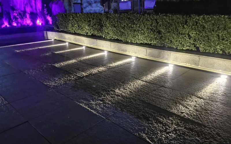 100-lumen solar path light