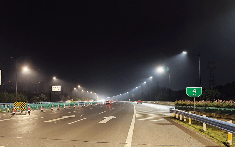 Highway Solar Light with 10,000-20,000 Lumens