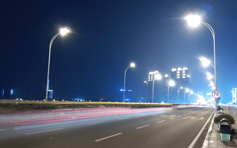 Medium-height light poles (8–10 meters)