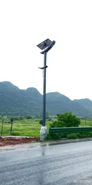 Physical damage to solar street lights (strong winds and traffic vibrations can cause bolts to loosen or housing components to detach) Physical damage to solar street lights (strong winds and traffic vibrations can cause bolts to loosen or housing components to detach)