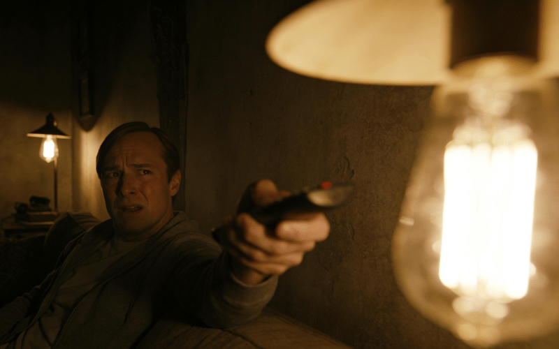 Lâmpadas LED piscam à noite.