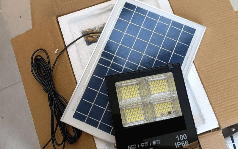 태양광 조명의 LED 전구를 교체하세요