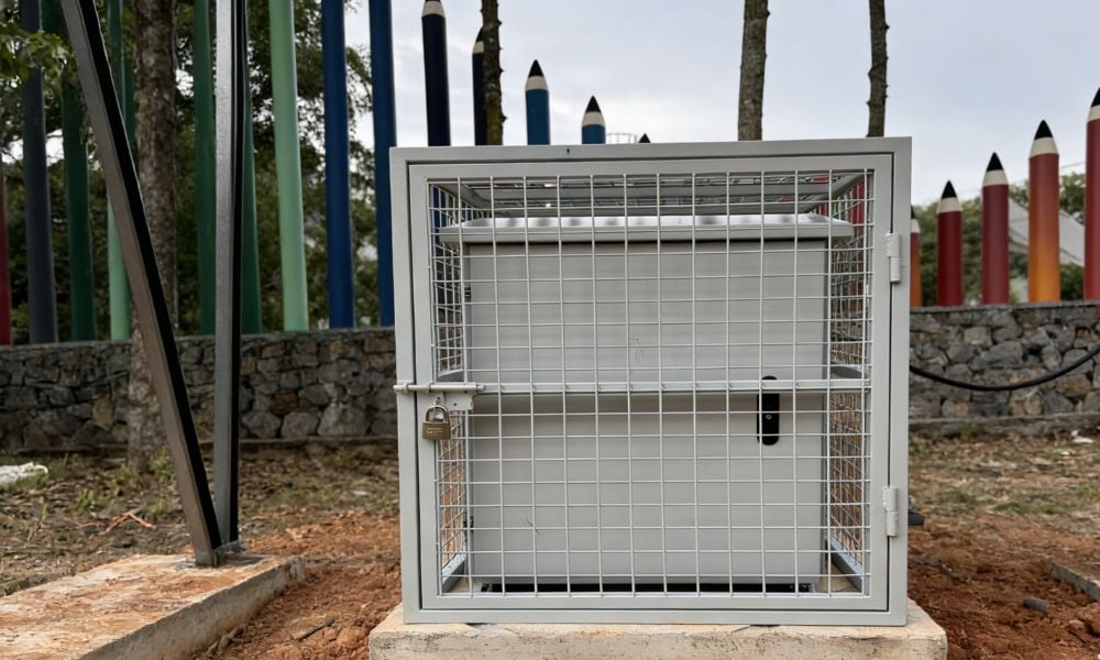 Malaysia Solar Billboard Power System Case for 220V LED Modules (4)