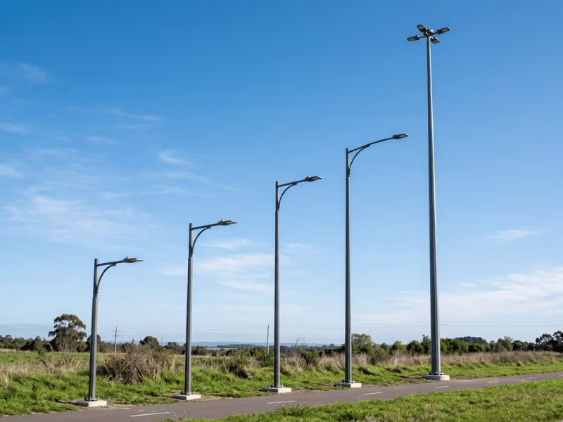 Street light poles compared by mounting height Street light poles compared by mounting height